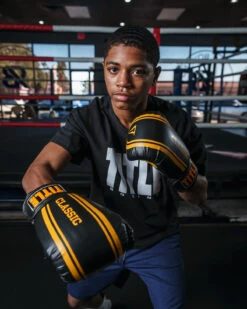 TITLE Classic Speed Boxing Gloves -Power Punch CABG12BKYE 1