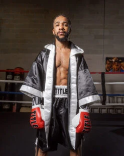 TITLE Boxing Fingertip Robe -Power Punch TSRFBKWH 1