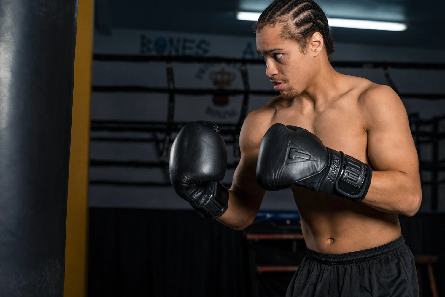 TITLE Black Heavy Bag Gloves 2.0 4 TITLE Black Heavy Bag Gloves 2.0 - Image 2